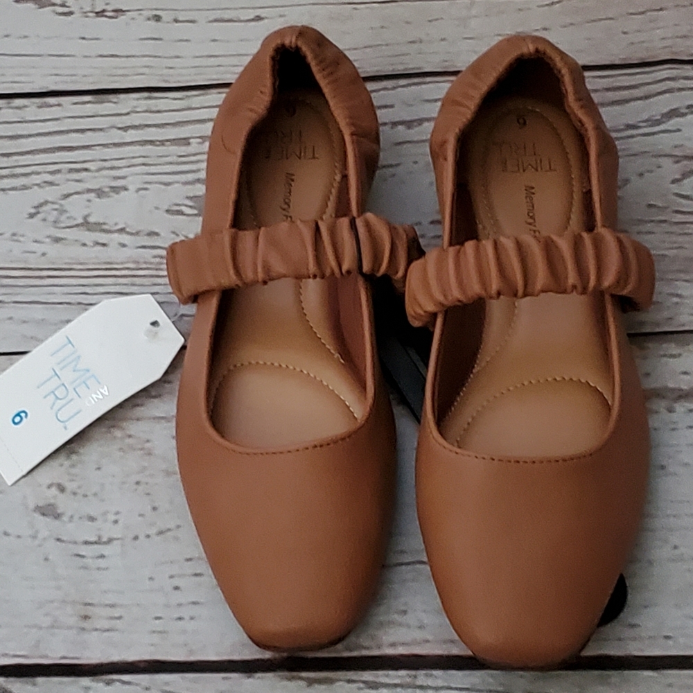 Time and Tru women's vinyl ruched Mary Janes Cognac size 6